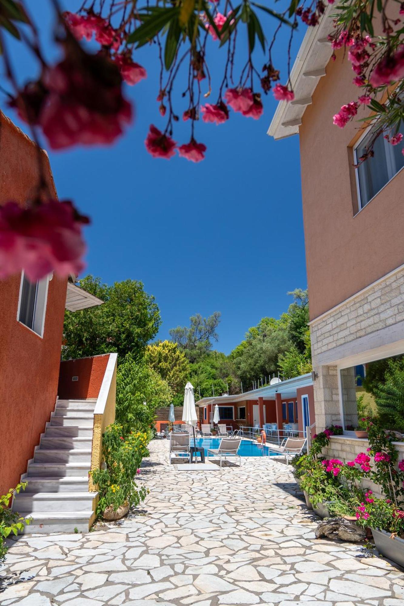 Vliho Bay Boutique Hotel Yénion Eksteriør billede