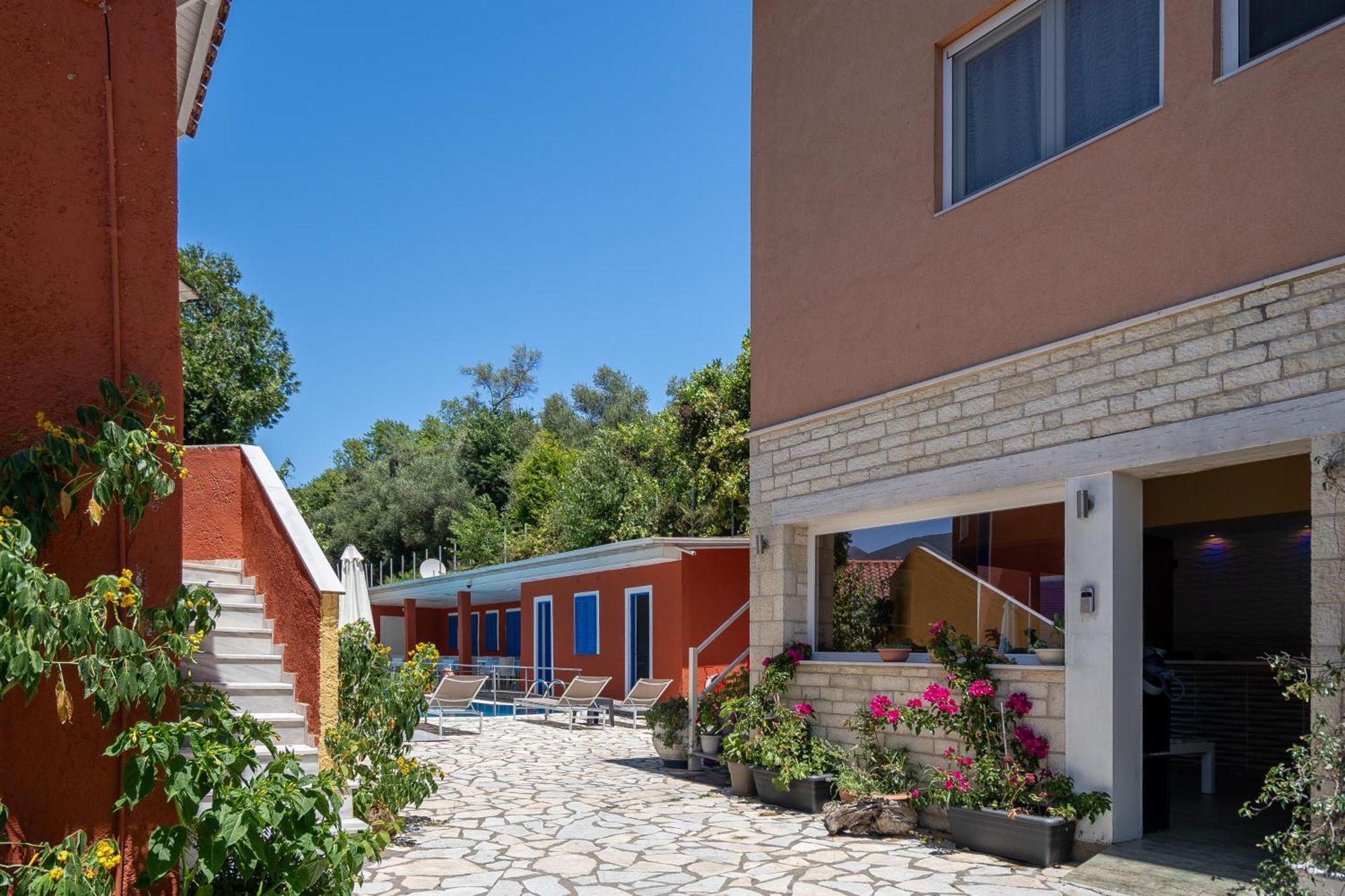 Vliho Bay Boutique Hotel Yénion Eksteriør billede