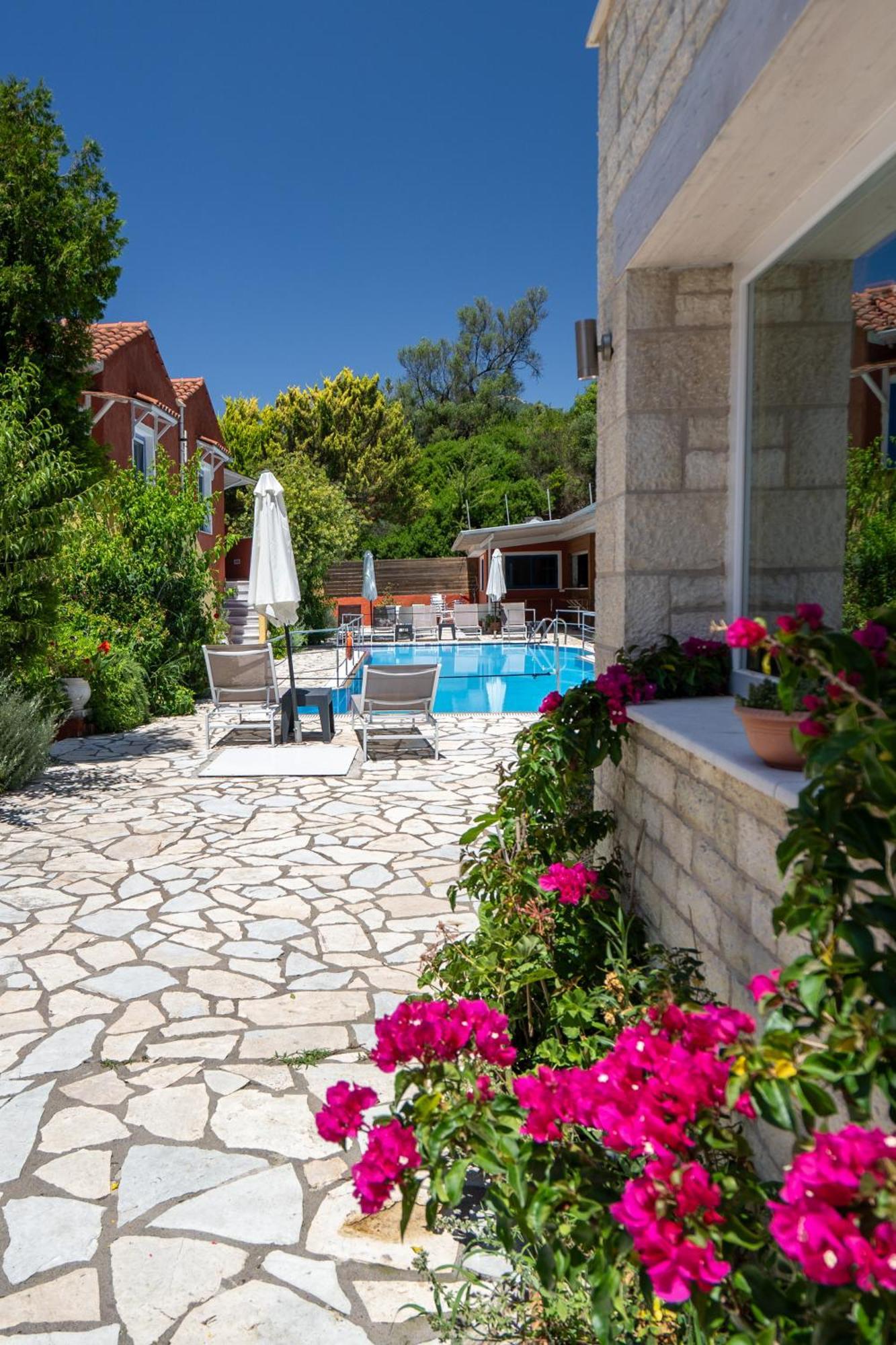 Vliho Bay Boutique Hotel Yénion Eksteriør billede